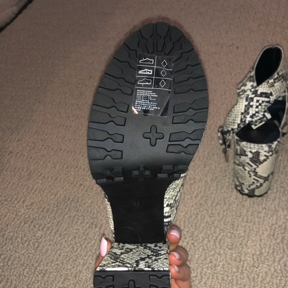 NEVER WORN snake print open toed heels - Picture 4 of 4